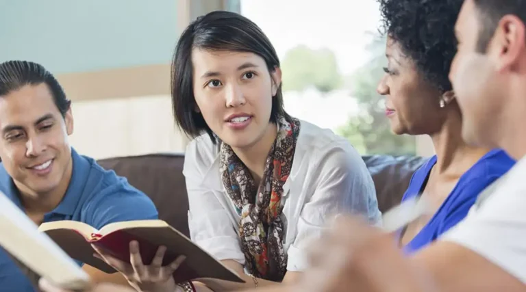 people in group discussion.